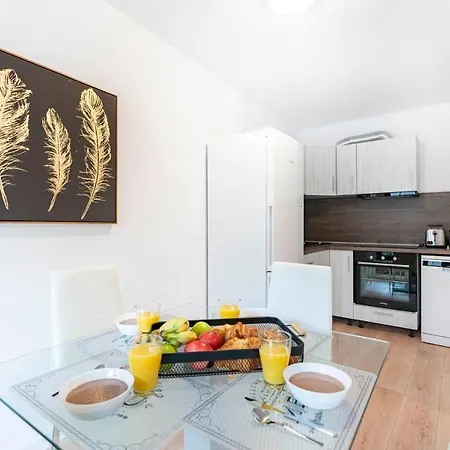 Neuf - Proche Et Centre-ville - Ac Мантон